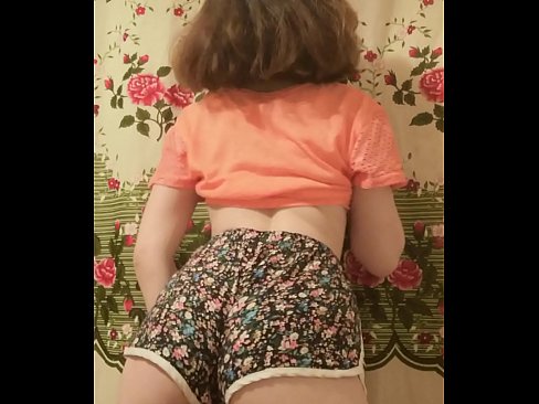 ❤️ سيڪسي نوجوان بيبي پنهنجي شارٽس کي ڪئميرا تي هٽائيندي ❤️❌ ️❤